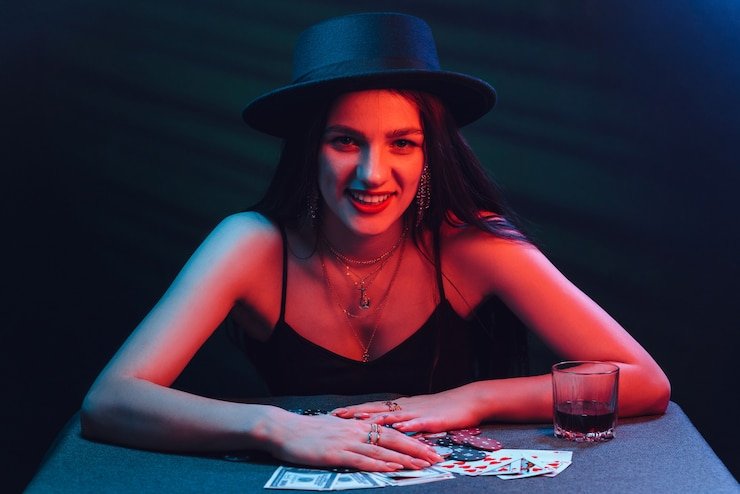 Aplikasi caladin menampilkan permainan slot Aviator dan Sweet Bonanza di layar Android