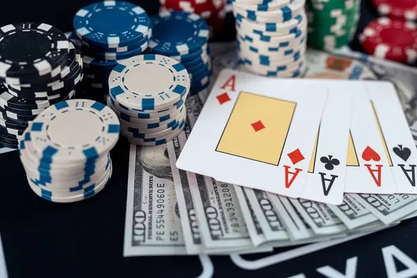 Antarmuka Live Sic Bo di platform caladin dengan dealer langsung